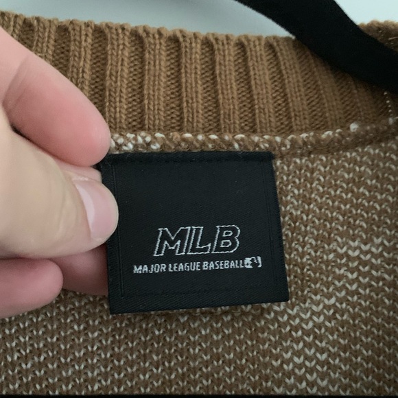 Authentic MLB cardigan - Picture 3 of 5